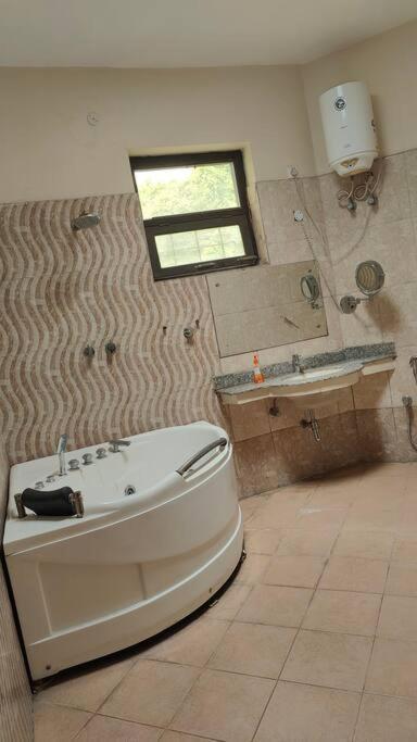 Basti House - Boutique Homestay ラクナウ エクステリア 写真